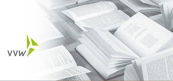 Praxishandbuch Betriebliche Altersversorgung Viele aufgeschlagene Bücher
