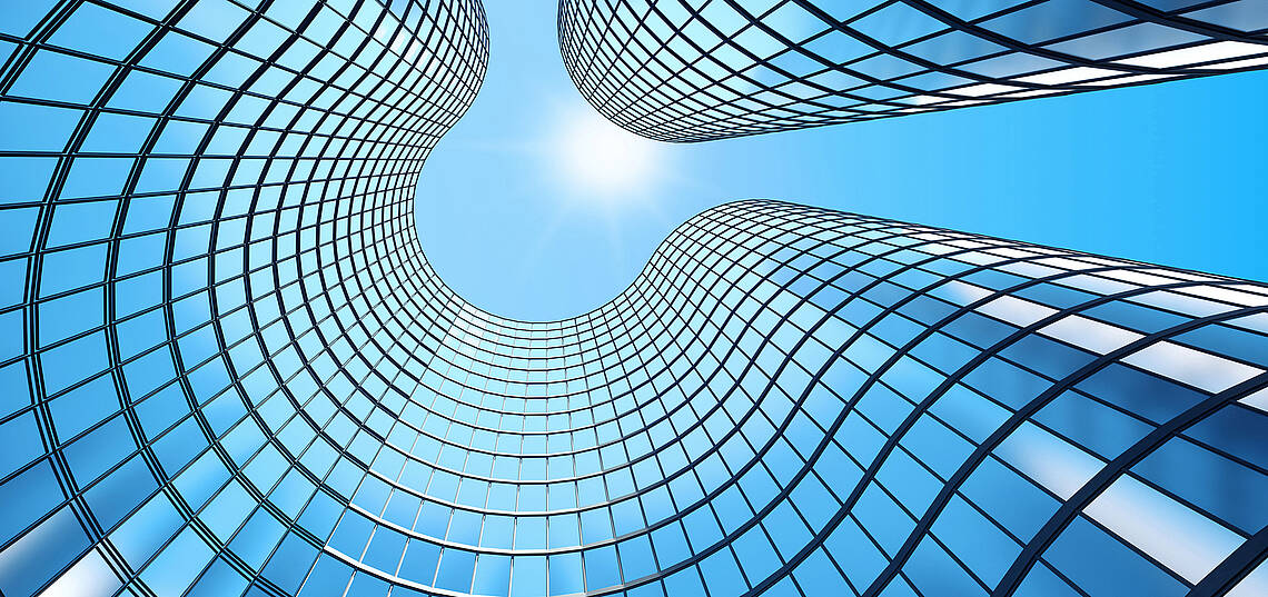 Kopfzeile „Wir über uns – Mitglieder“ 3D-Darstellung des morgendlichen perspektivischen Blicks auf die Glasfassade eines Hochhauses