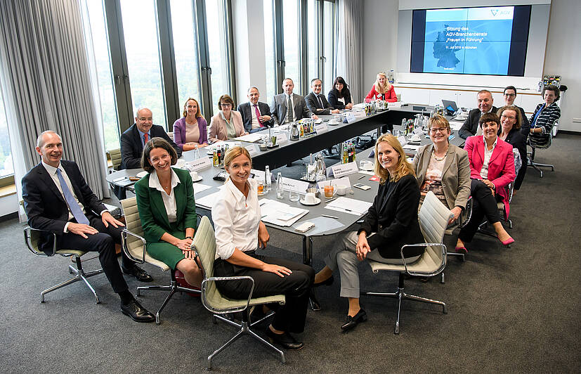 Gruppenbild der AGV-Branchenbeiratssitzung vom 11. Juli 2018 Gruppenbild AGV-Frauen-Branchenbeirat 2018