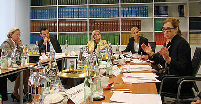 Workshop Unternehmenskultur am 6. November 2013 Foto der Teilnehmer des Workshops Unternehmenskultur mit Marita Manger, Christoph Rathmann, Dr. Marita Kraemer, Betina Kirsch und Dr. Veronika Simons