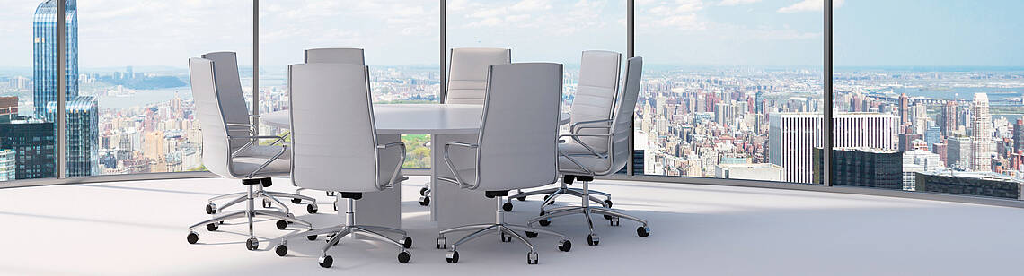 Tarifverträge Bürostühle an einem Konferenztisch