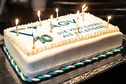Abendveranstaltung mit Geburtstagstorte
