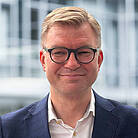 Porträt von Dr. Arne Benzin