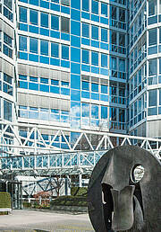 Abbildung einer Außenaufnahme des Bürogebäudes